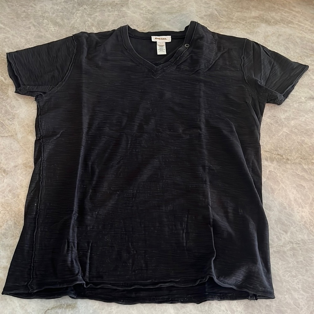 DIESEL BLACK RIBBED T-SHIRT. SIZE LARGE